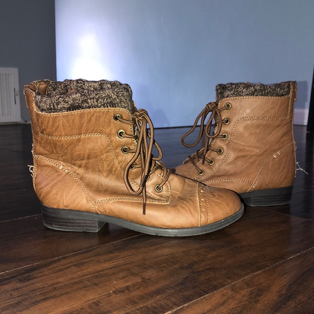 Combat boots